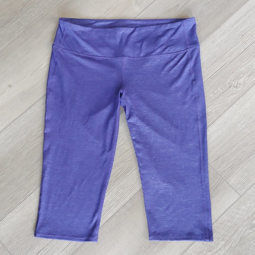 Athleta Chaturanga cropped capri leggings (blue)